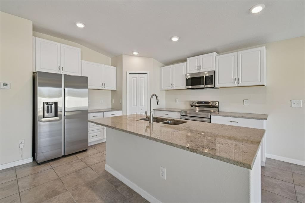 15709 DEMORY POINT Place, SUN CITY CENTER, FL 33573 photo 2