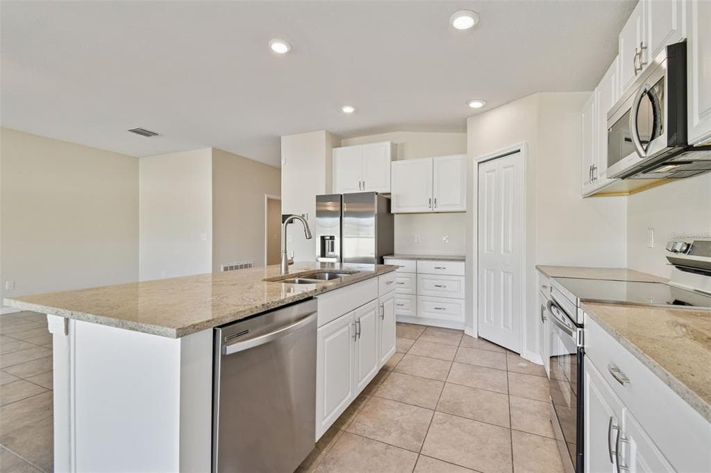 15709 DEMORY POINT Place, SUN CITY CENTER, FL 33573 photo 3