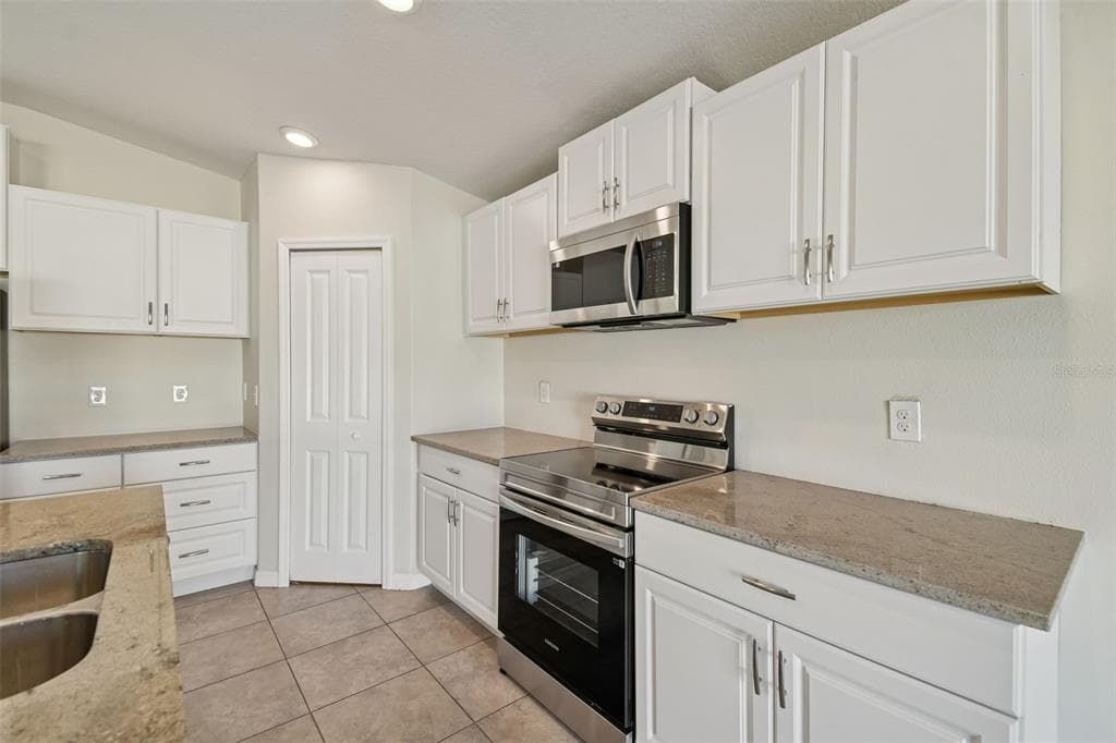 15709 DEMORY POINT Place, SUN CITY CENTER, FL 33573 photo 4