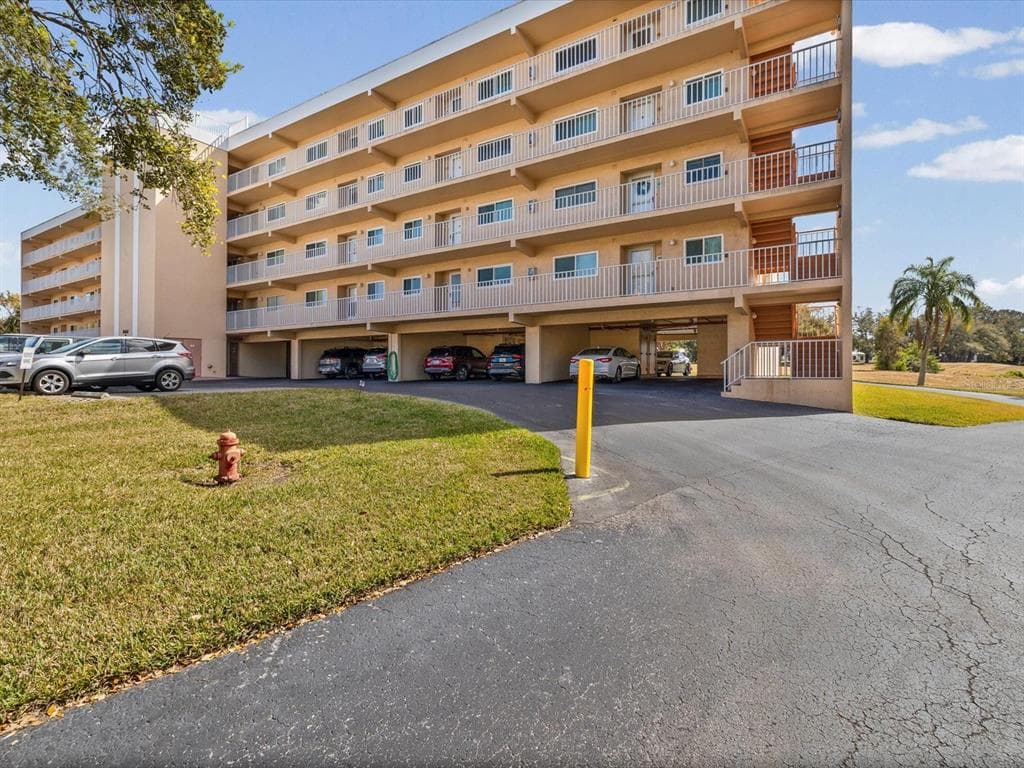 9461 HARBOR GREENS WAY Unit 207, SEMINOLE, FL 33776