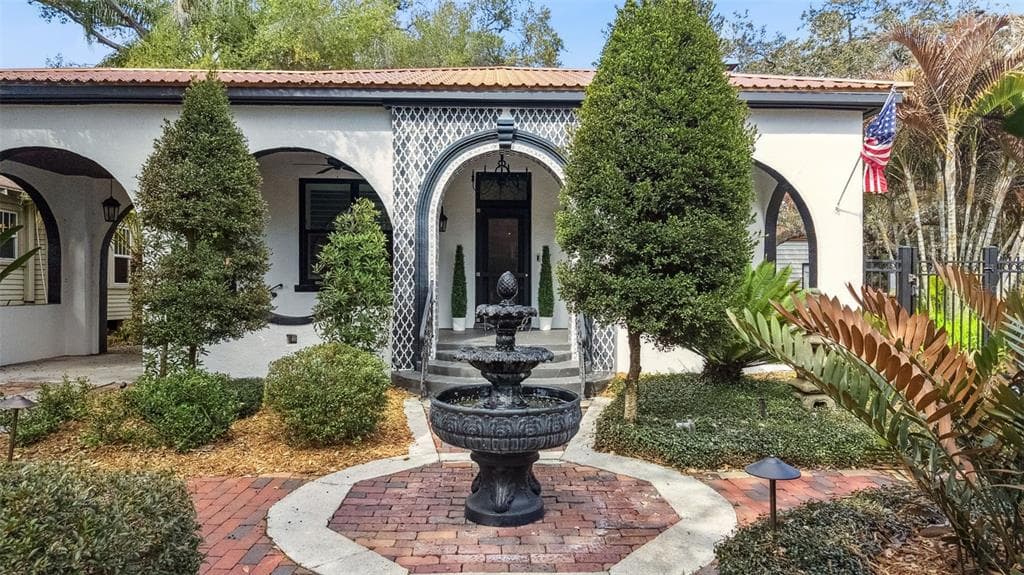 926 SHADOWLAWN Avenue, TAMPA, FL 33603 photo 2