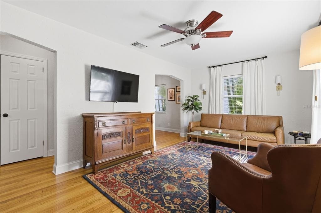 447 28TH AVENUE, Street PETERSBURG, FL 33704 photo 4