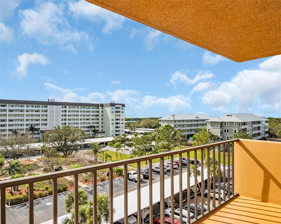 9 HAIG PLACE Unit 612, DUNEDIN, FL 34698 photo 2