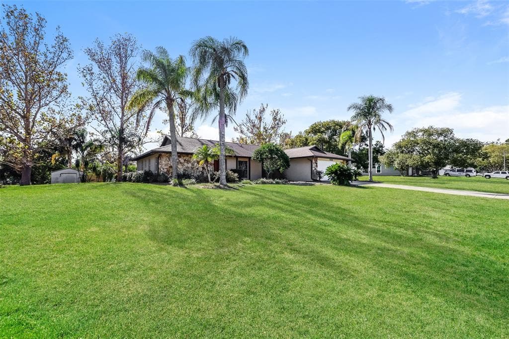 35148 DOLPHIN LAKE Drive, ZEPHYRHILLS, FL 33541 photo 2