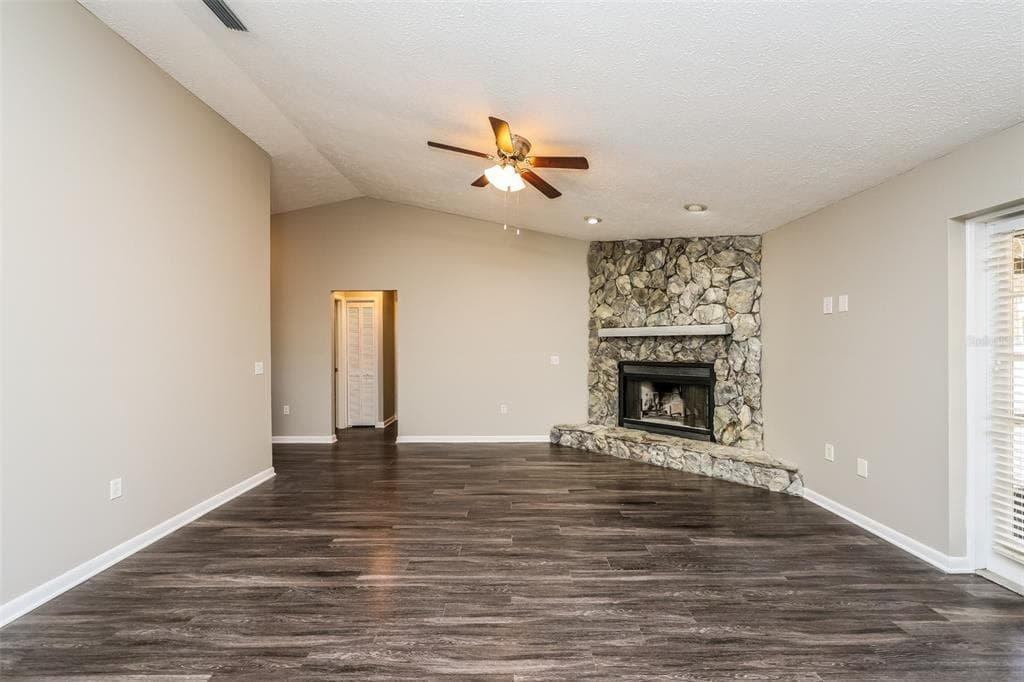 35148 DOLPHIN LAKE Drive, ZEPHYRHILLS, FL 33541 photo 4