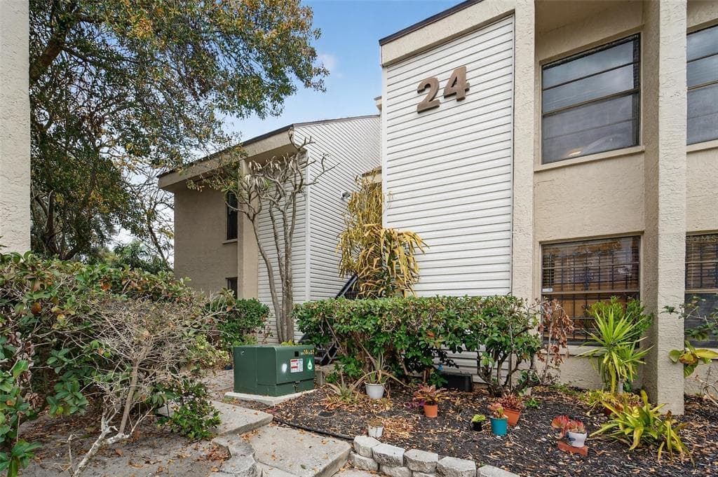 4871 PURITAN CIRCLE, TAMPA, FL 33617 photo 2