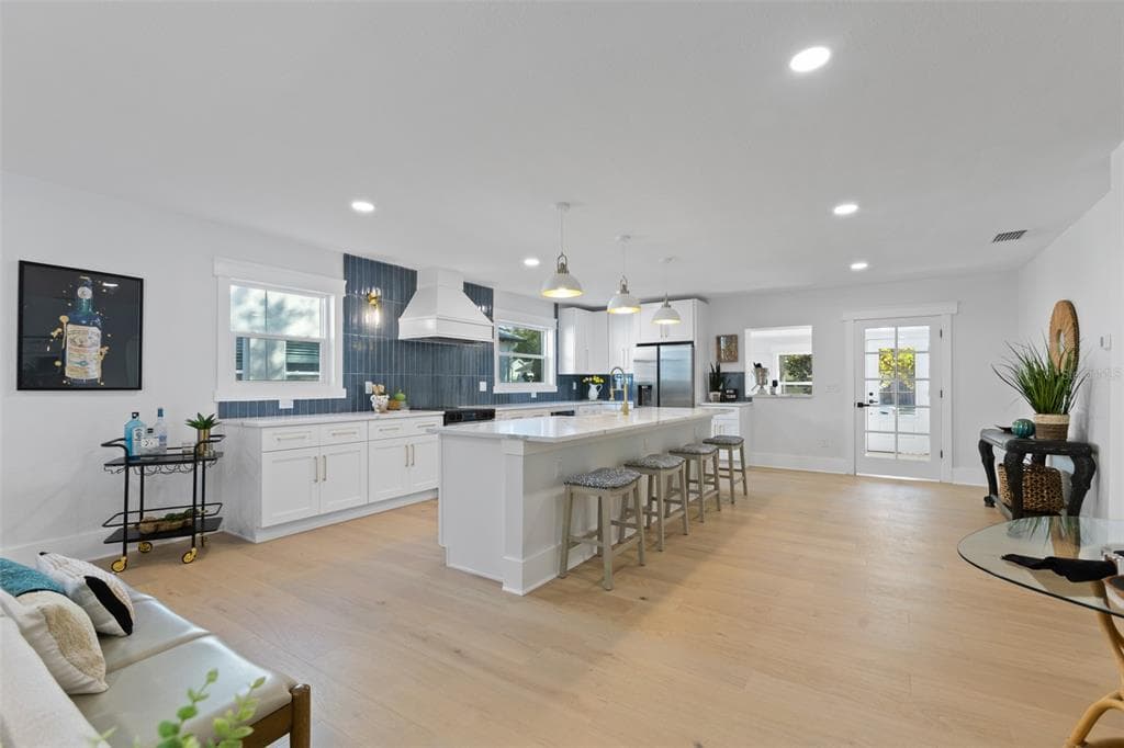 1610 15TH STREET, Street PETERSBURG, FL 33704 photo 4