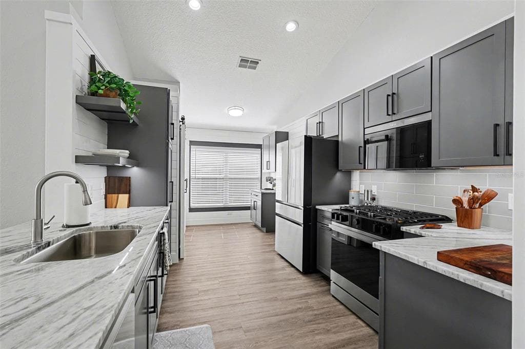 29724 BRIGHT RAY PLACE, WESLEY CHAPEL, FL 33543 photo 3