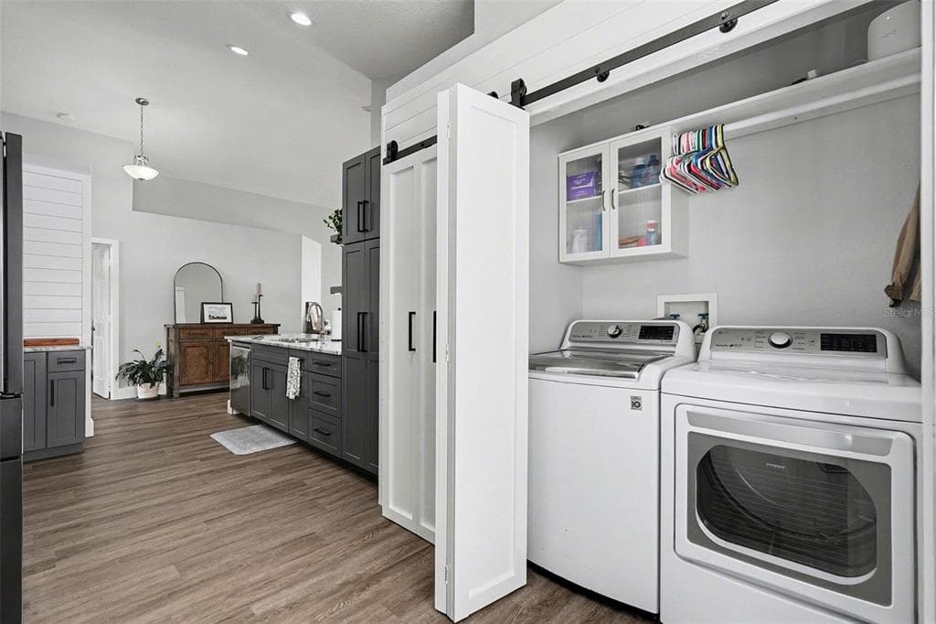 29724 BRIGHT RAY PLACE, WESLEY CHAPEL, FL 33543 photo 5