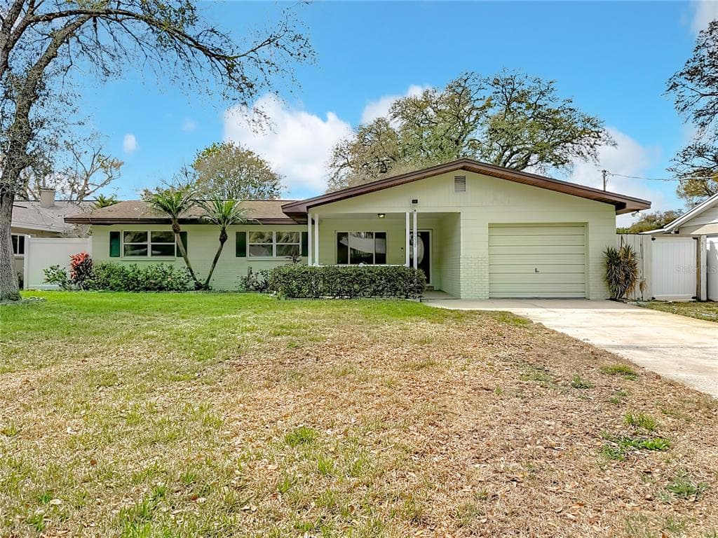 11328 OAKLEAF AVENUE, TAMPA, FL 33612