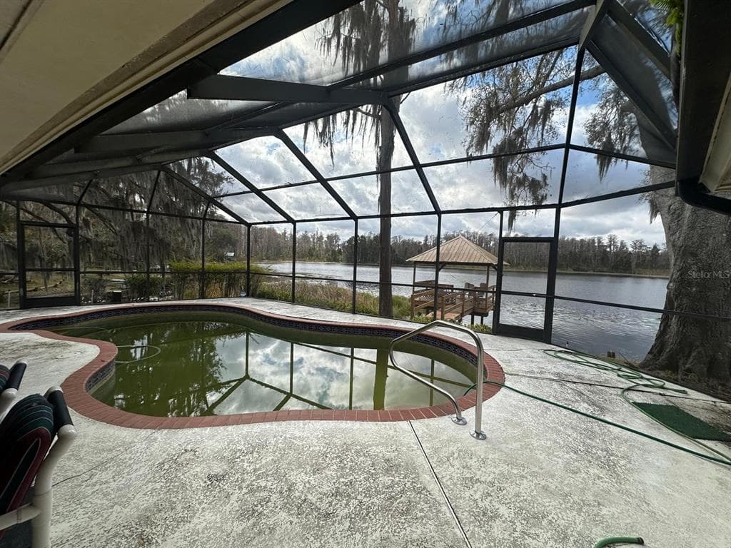 19250 BLOUNT Road, LUTZ, FL 33558 photo 2