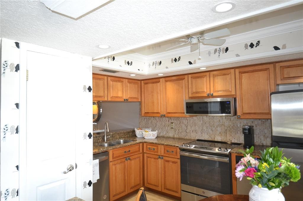 106 CAMILLE COURT Unit 106, OLDSMAR, FL 34677 photo 5