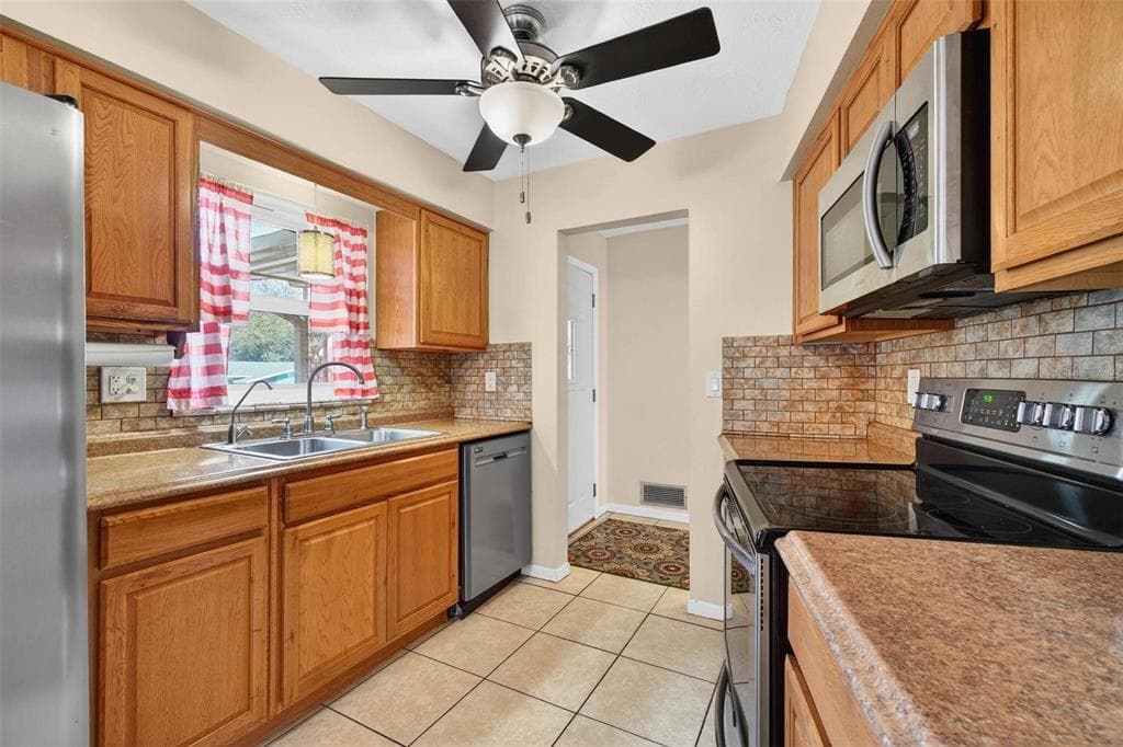 144 TALLEY Drive, PALM HARBOR, FL 34684 photo 4