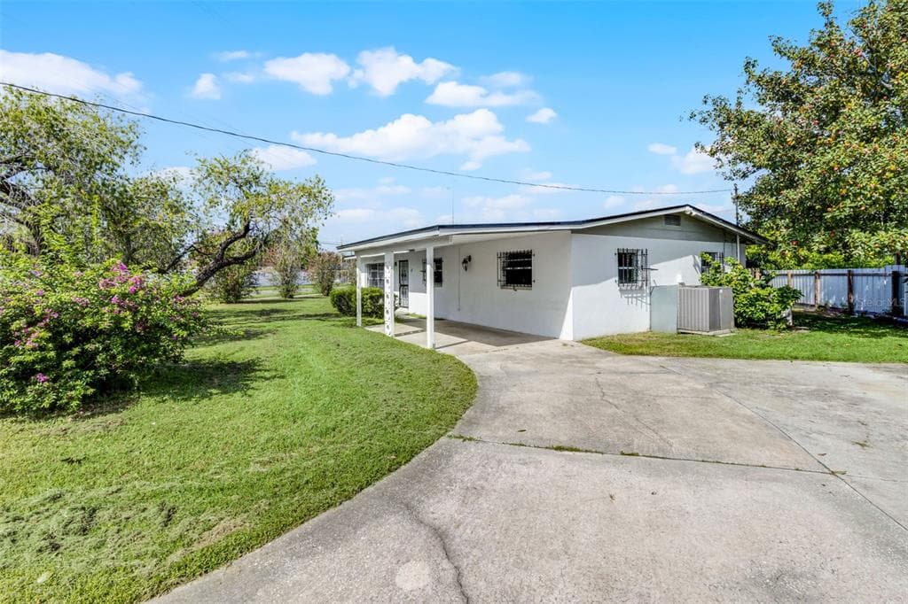 815 PAPAYA DRIVE, TAMPA, FL 33619 photo 3