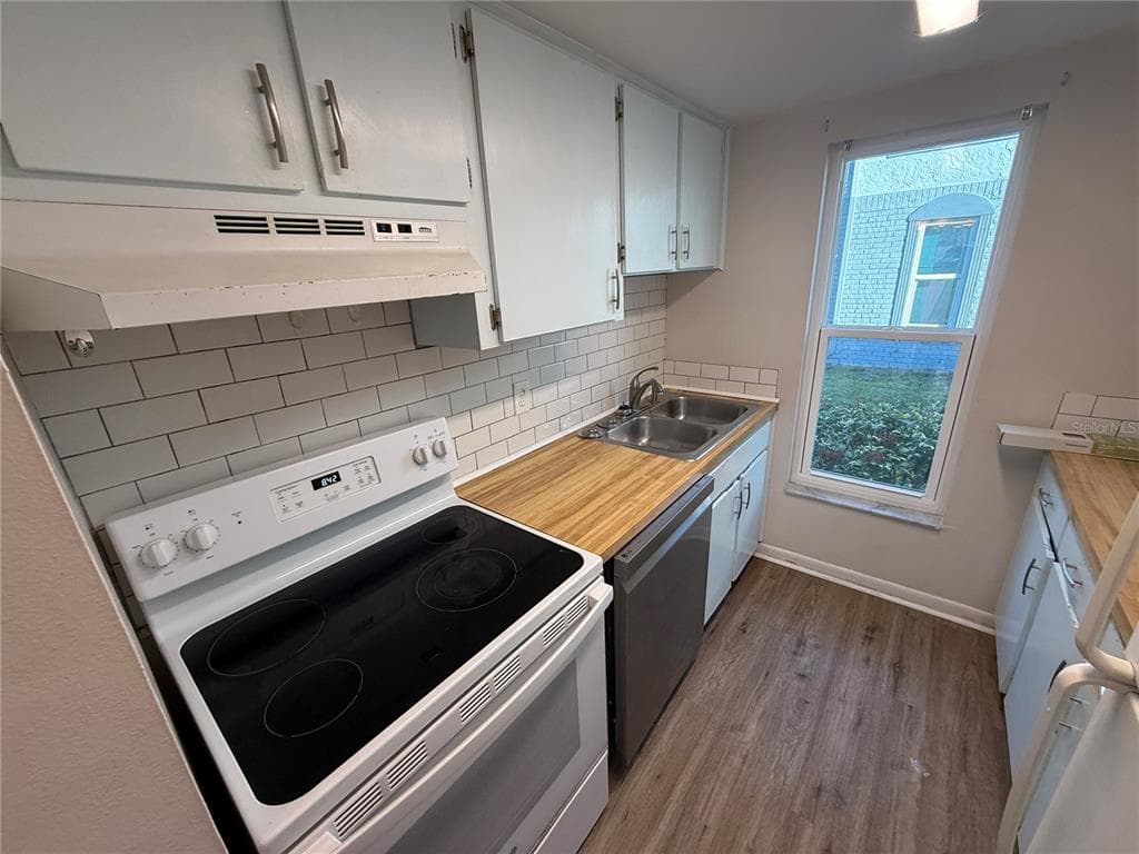 5120 TEMPLE HEIGHTS Road Unit D, TAMPA, FL 33617 photo 4