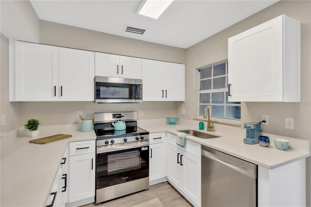 327 KENSINGTON LAKE CIRCLE, BRANDON, FL 33511 photo 2