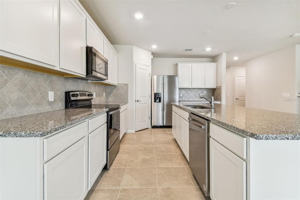 11222 SYCAMORE GLEN Loop, THONOTOSASSA, FL 33592 photo 5