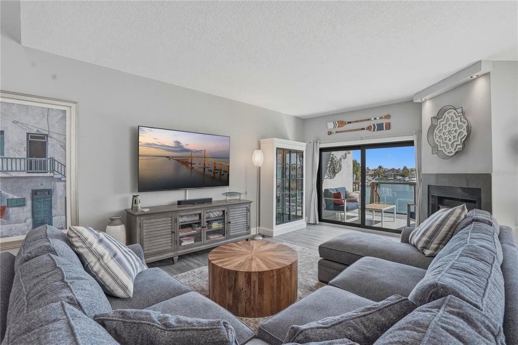 557 PINELLAS BAYWAY Unit 311, TIERRA VERDE, FL 33715 photo 4