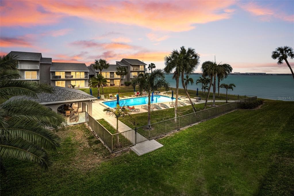 1351 GULF Boulevard Unit 201, CLEARWATER BEACH, FL 33767 photo 4