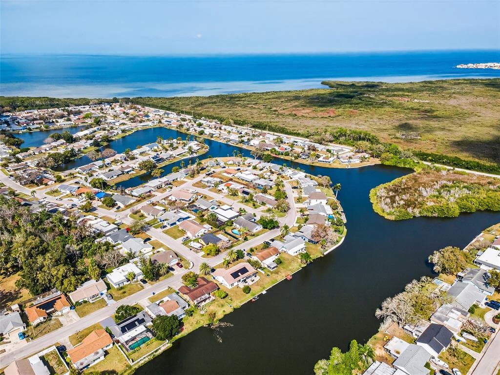 3520 OVERLAND Drive, HOLIDAY, FL 34691 photo 2