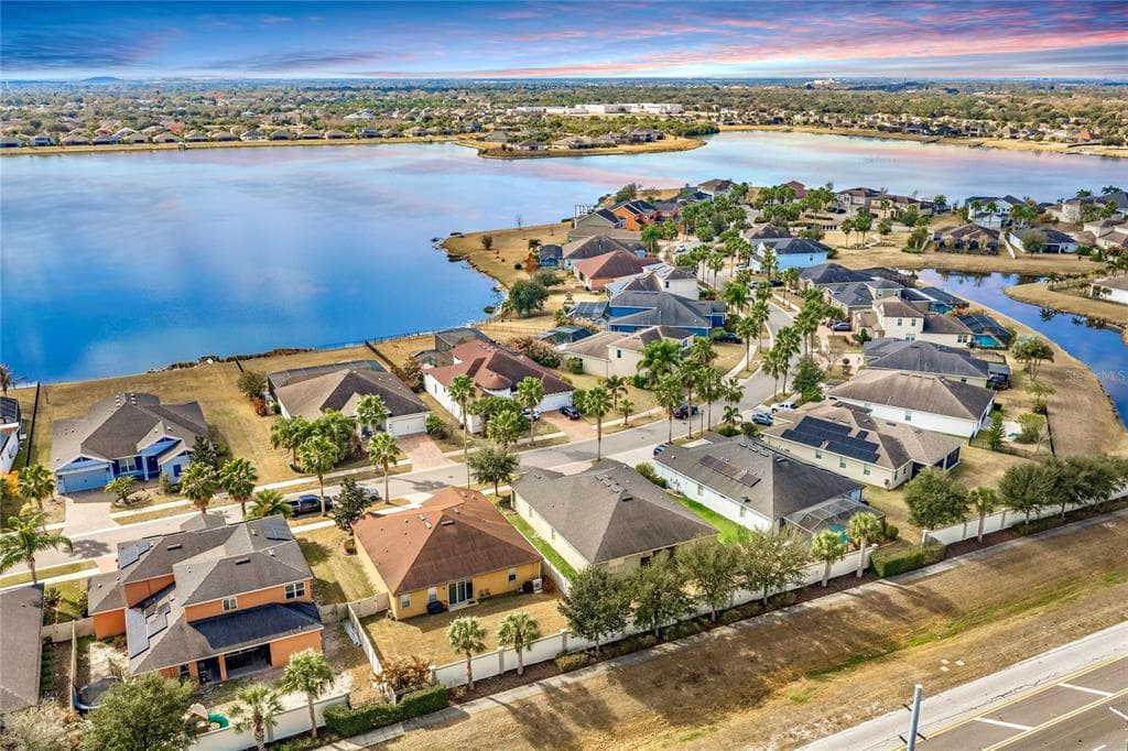 11530 LAKE LUCAYA Drive, RIVERVIEW, FL 33579 photo 4