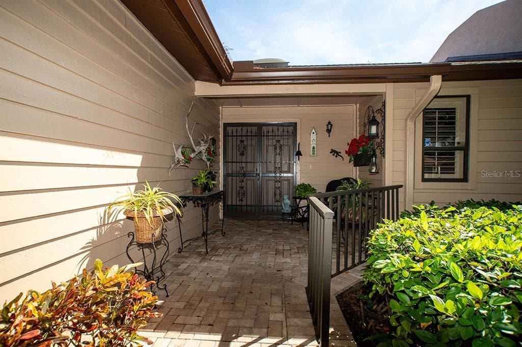 11696 PARKVIEW LANE, SEMINOLE, FL 33772 photo 3