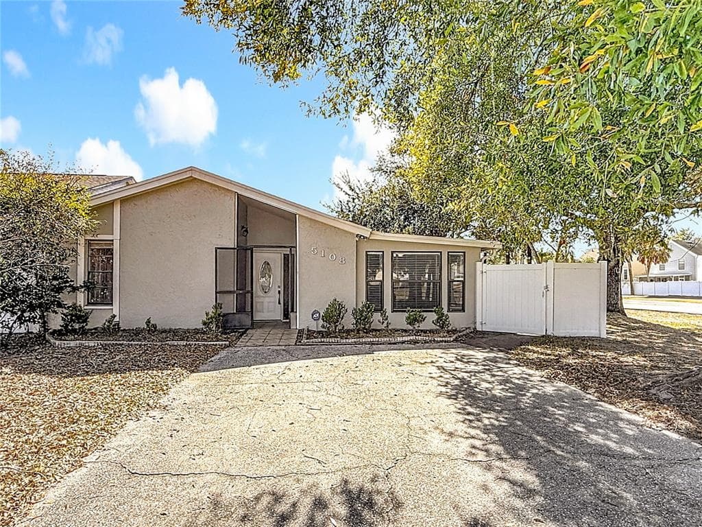 5108 RAVENSDALE Way, TAMPA, FL 33624 photo 3