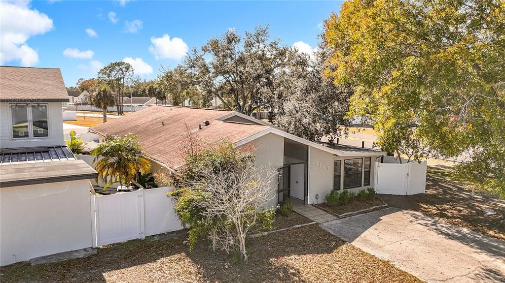 5108 RAVENSDALE Way, TAMPA, FL 33624 photo 4