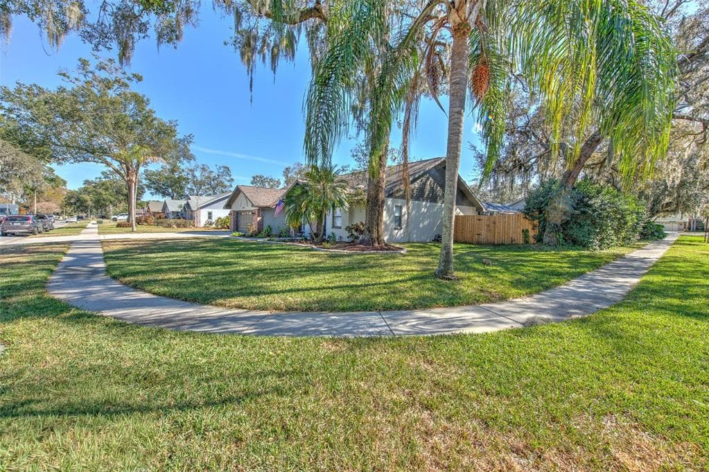 3809 BUCKINGHAM LOOP Drive, VALRICO, FL 33594 photo 3