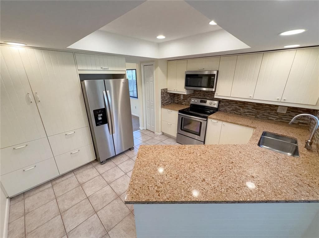 16116 GARDENDALE Drive, TAMPA, FL 33624 photo 2