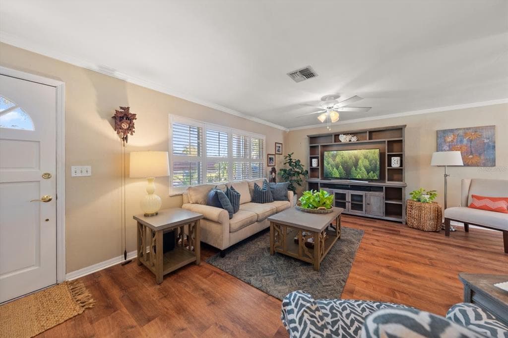 2233 SUNSET Circle, LARGO, FL 33774 photo 5