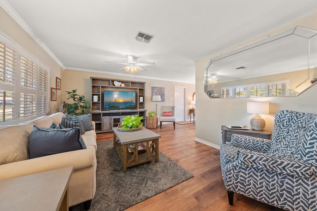 2233 SUNSET Circle, LARGO, FL 33774 photo 4