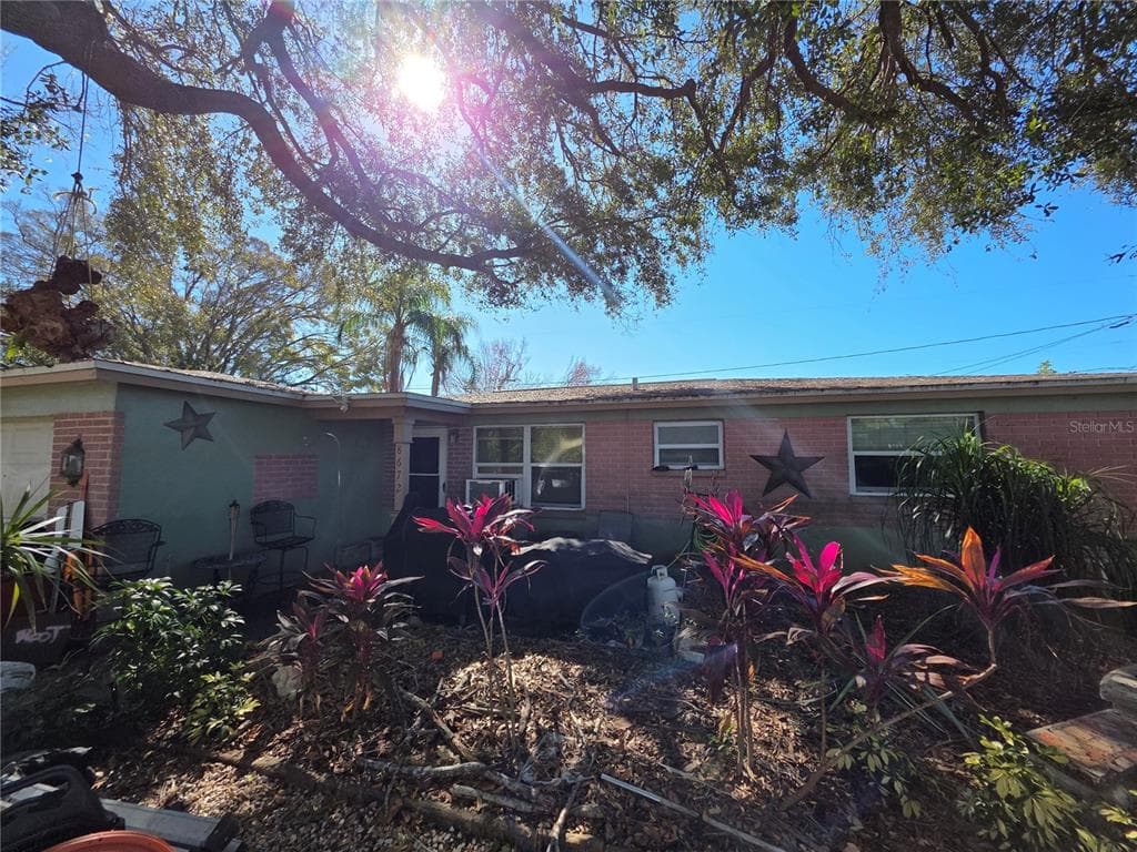 8672 78TH PLACE, SEMINOLE, FL 33777