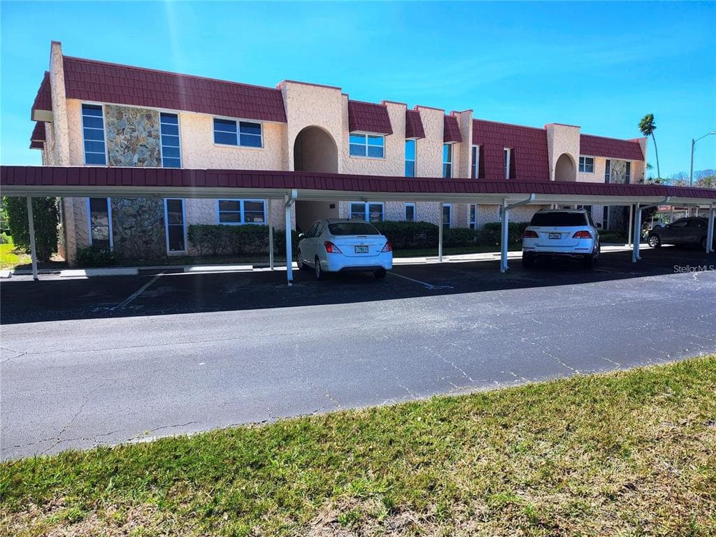 205 DOGWOOD Circle Unit 205, SEMINOLE, FL 33777