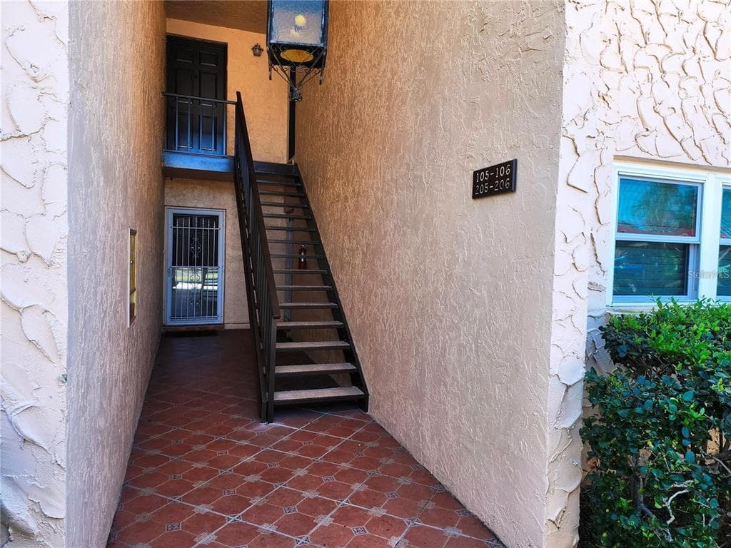 205 DOGWOOD Circle Unit 205, SEMINOLE, FL 33777 photo 4