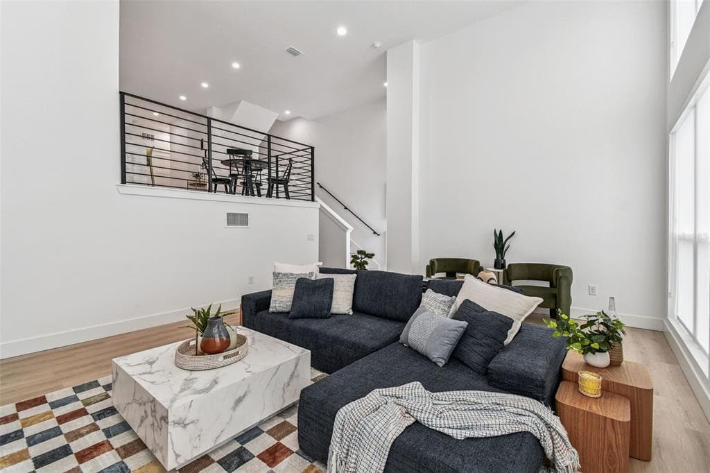 3840 POMPANO Drive, Street PETERSBURG, FL 33705 photo 2