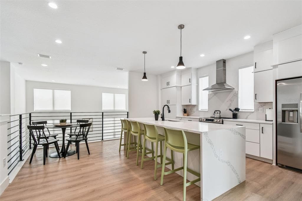 3840 POMPANO Drive, Street PETERSBURG, FL 33705 photo 4