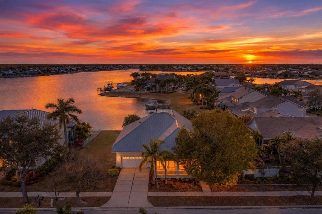 423 MANNS HARBOR Drive, APOLLO BEACH, FL 33572