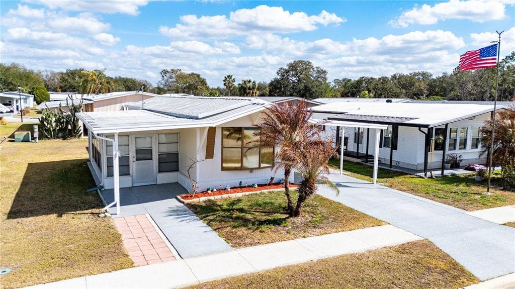 3824 KIM DRIVE, WESLEY CHAPEL, FL 33543 photo 2