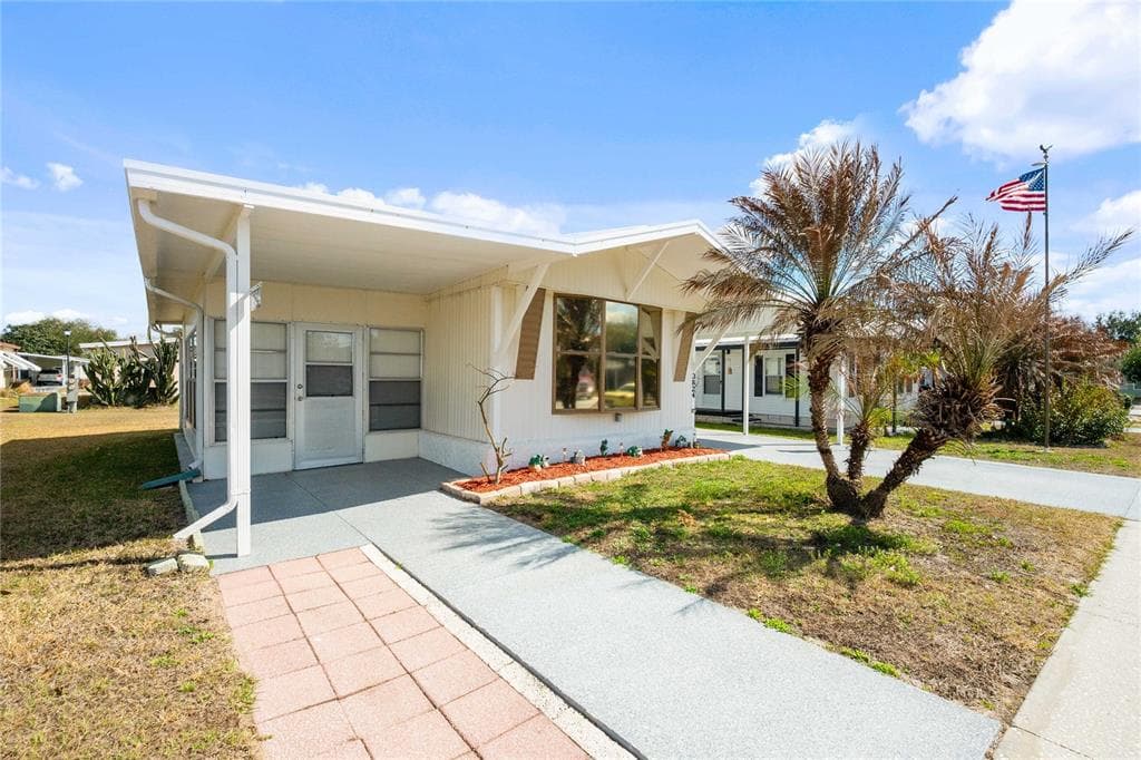 3824 KIM DRIVE, WESLEY CHAPEL, FL 33543