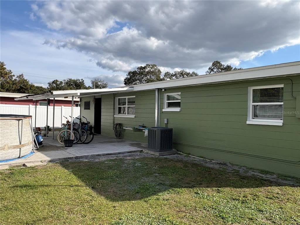 7702 PATRICIAN PLACE, TAMPA, FL 33619 photo 2