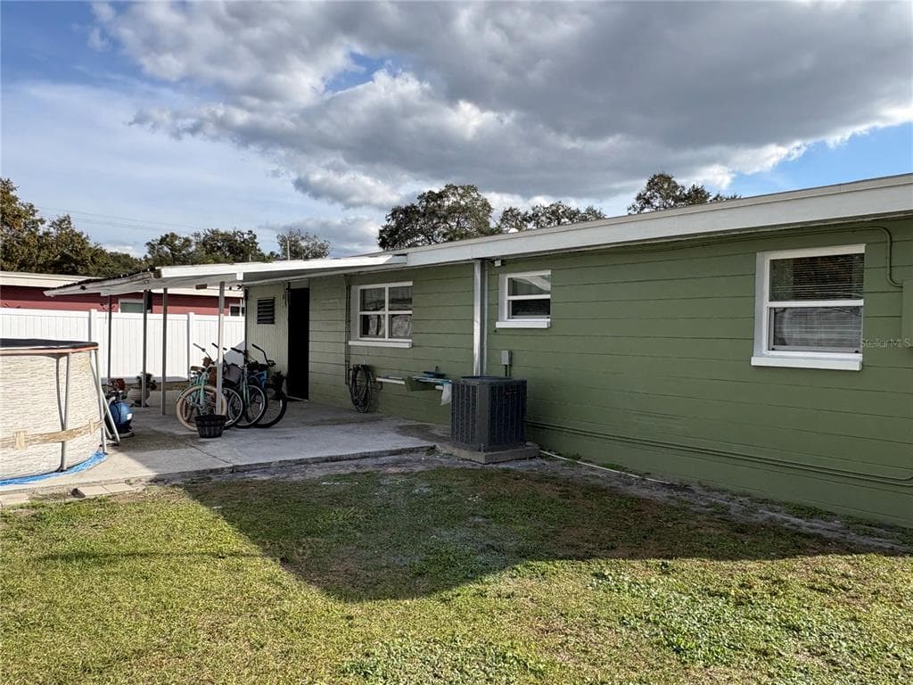 7702 PATRICIAN PLACE, TAMPA, FL 33619 photo 3