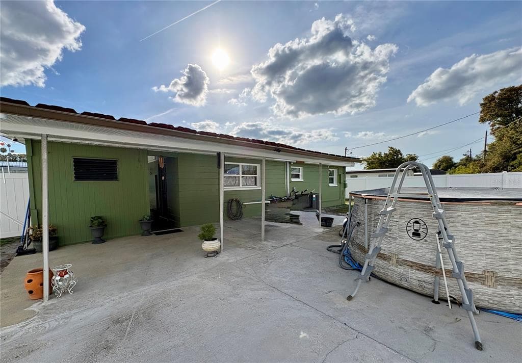 7702 PATRICIAN PLACE, TAMPA, FL 33619 photo 4