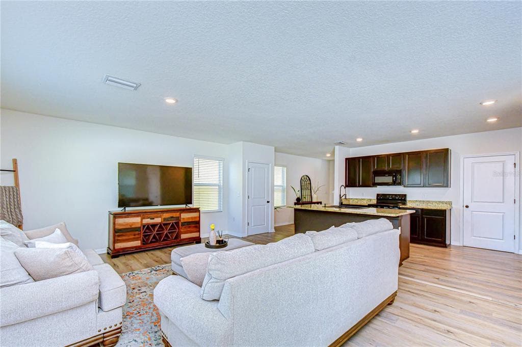 11019 LELAND GROVES Drive, RIVERVIEW, FL 33579 photo 5