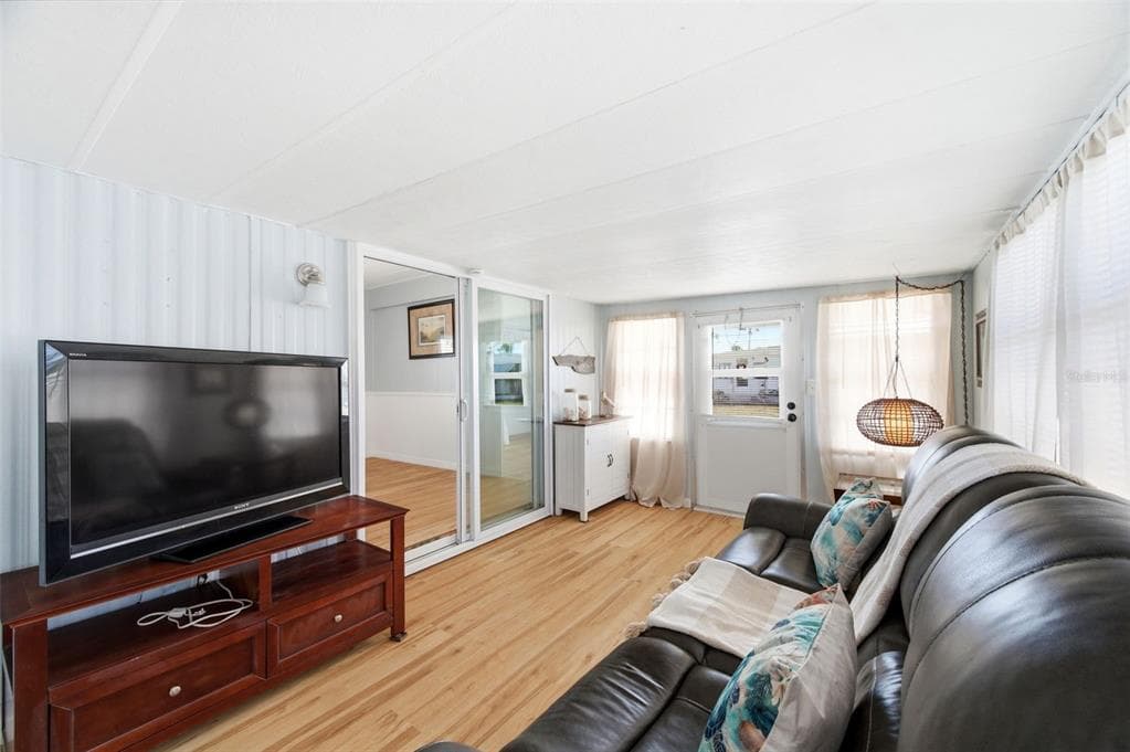 10913 LIBERTY DRIVE, PORT RICHEY, FL, 34668 photo 4