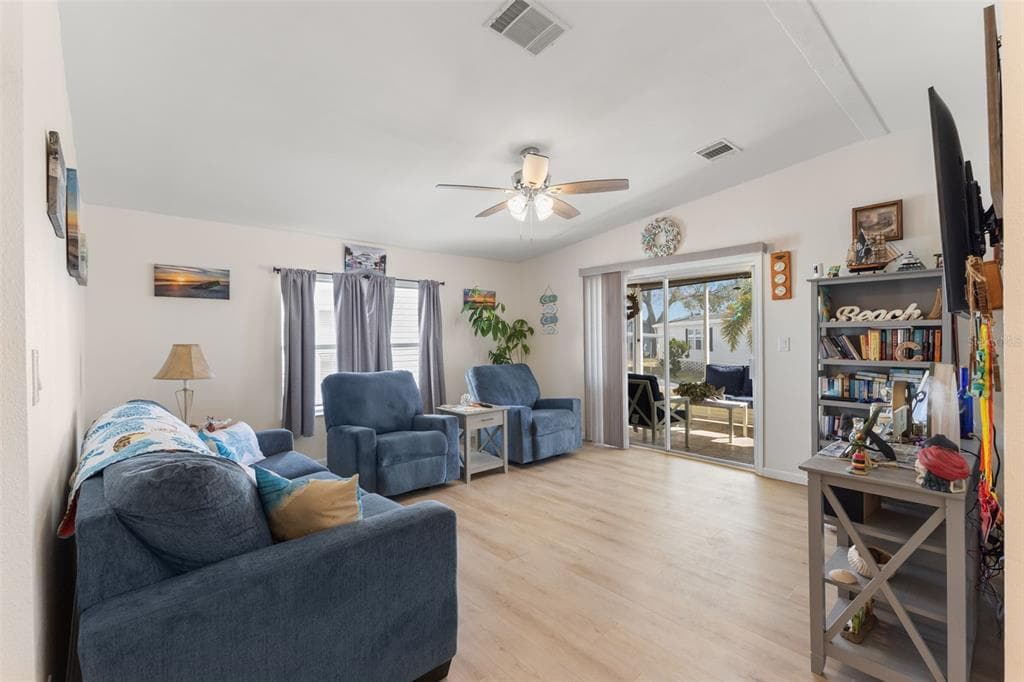 7106 MOUNT ESSEX DRIVE, Street PETERSBURG, FL 33702 photo 5