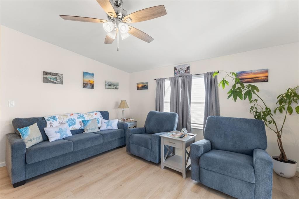 7106 MOUNT ESSEX DRIVE, Street PETERSBURG, FL 33702 photo 4