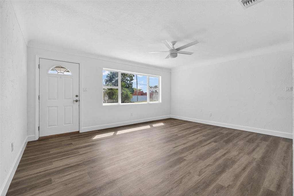 211 89TH AVENUE, ST PETERSBURG, FL, 33702 photo 2