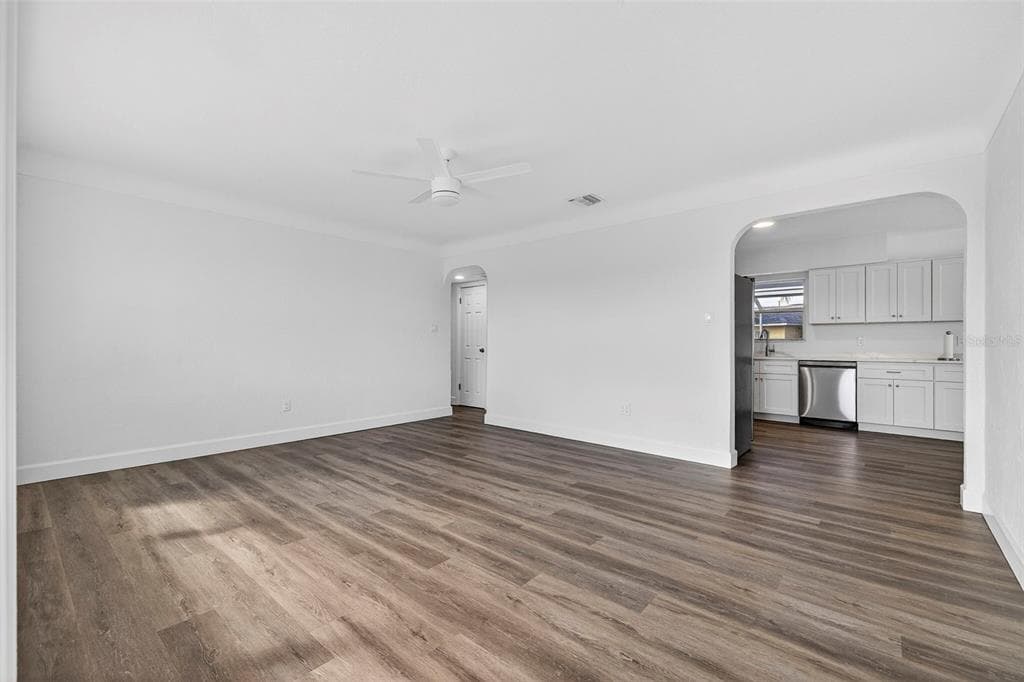 211 89TH AVENUE, ST PETERSBURG, FL, 33702 photo 3