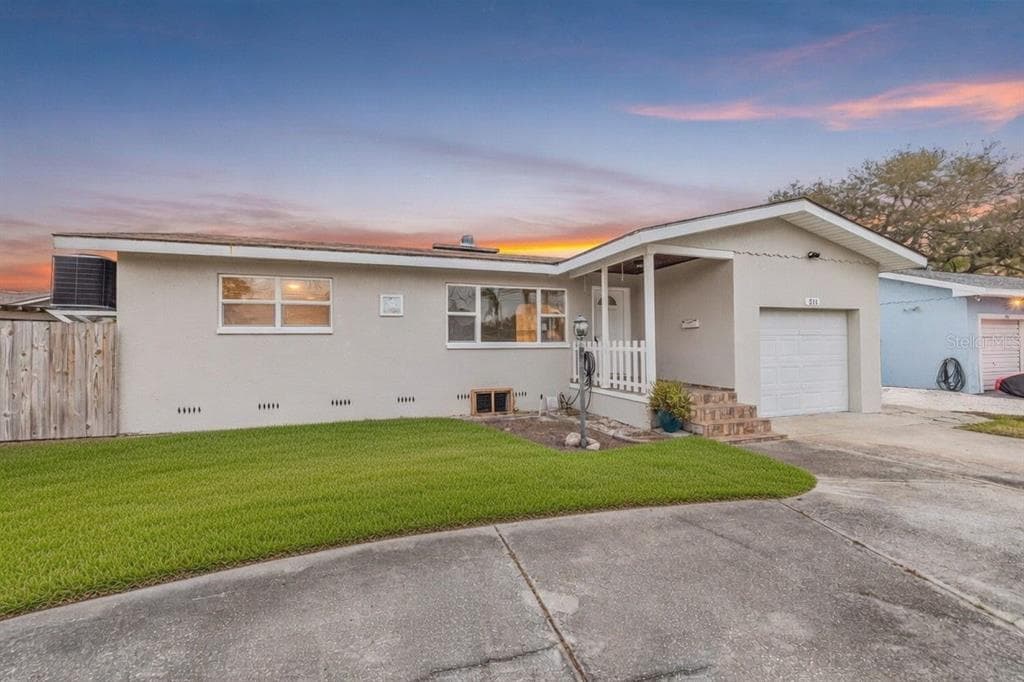 211 89TH AVENUE, ST PETERSBURG, FL, 33702